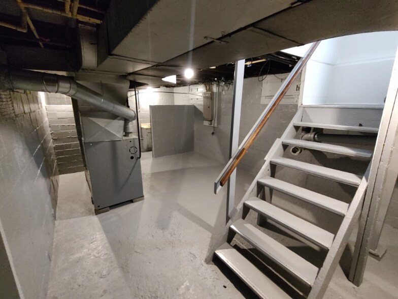 Building Photo - 2718 9th St SW