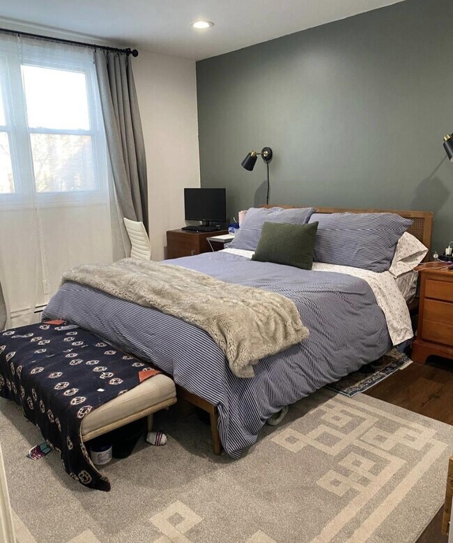 Building Photo - 166 Front St