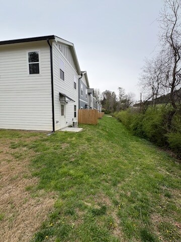 Building Photo - 5563 Stream Ln
