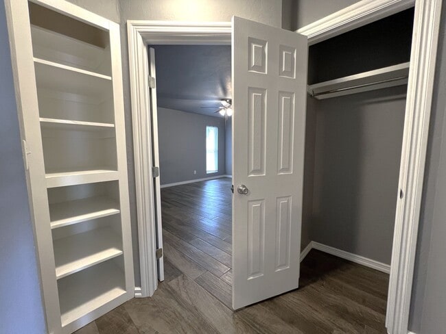 Building Photo - Spacious Modern Living