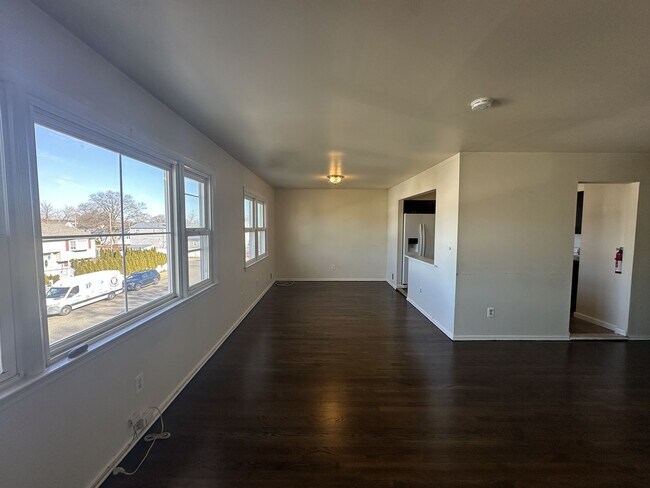 Building Photo - 12 Lincoln Ave