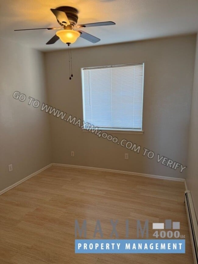 Building Photo - 385 Sunnyside Cir