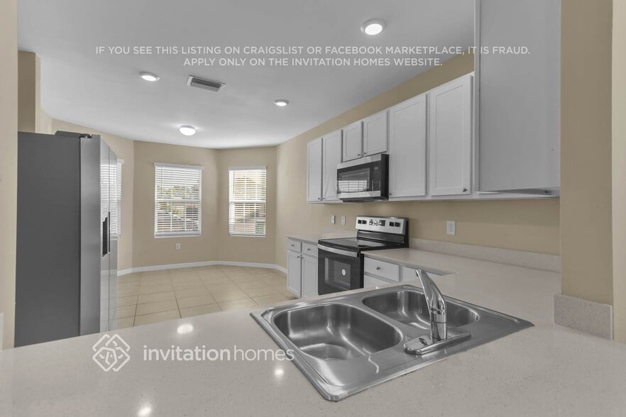 Building Photo - 3310 Acapulco Cir