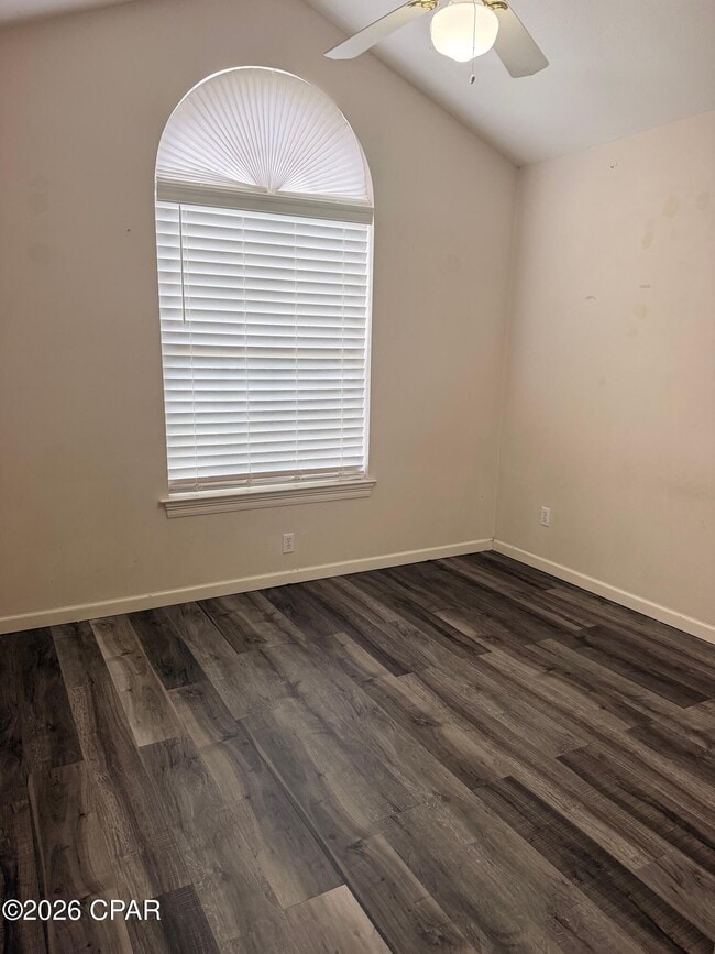 Building Photo - 2516 Country Club Dr