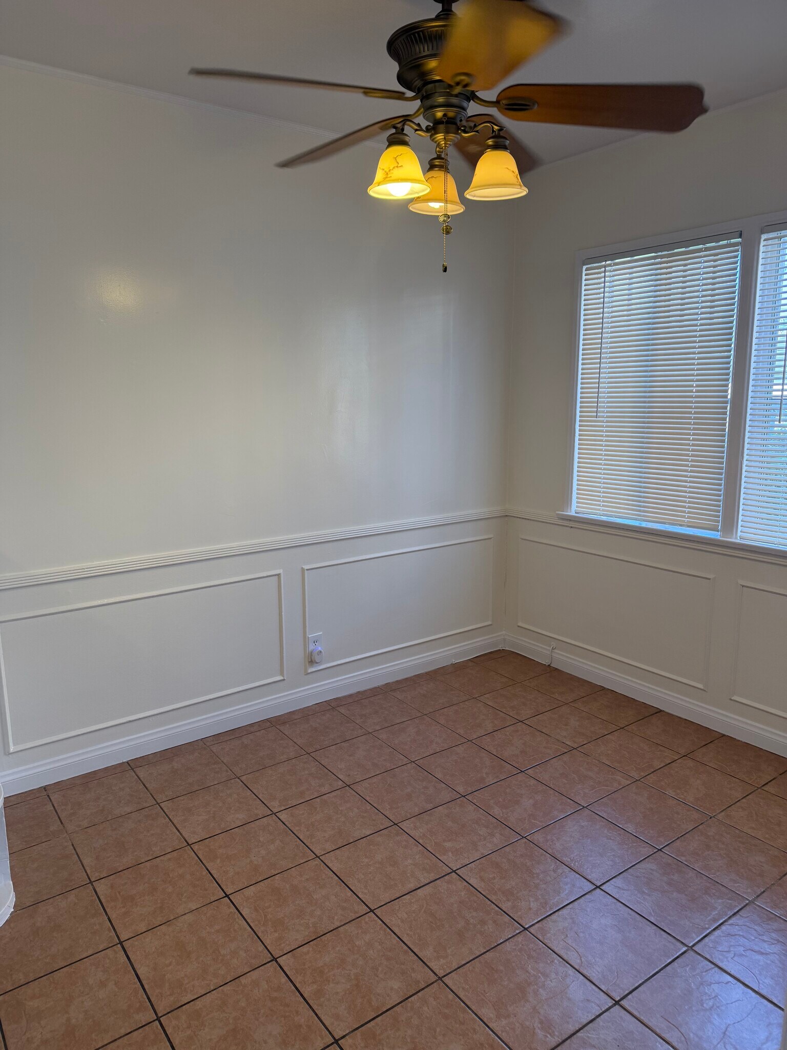 Dining Area in Kitchen - 6133 S Harvard Blvd