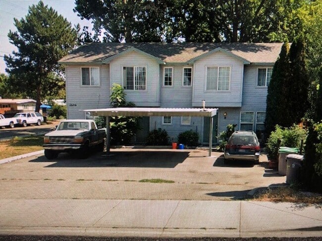 Primary Photo - Shoshone Duplex
