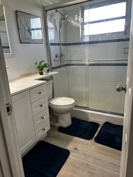 Guest bathroom - 5059 Live Oak Cir