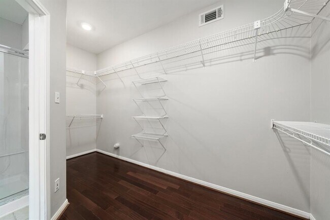 Building Photo - 538 Jay's Ln