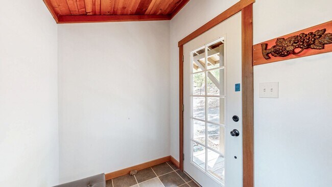 Building Photo - 1250 Bentley Dr