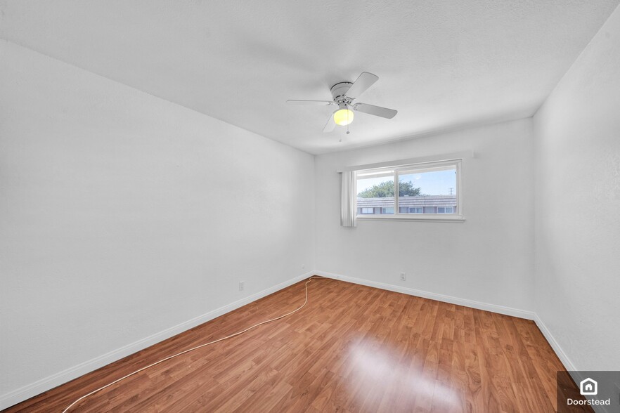 Building Photo - 4739 Larwin Ave