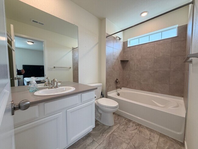 Building Photo - Exquisite Elizabeth Home