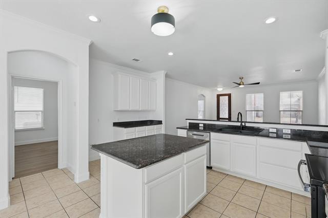 Building Photo - 924 Charleston Ln