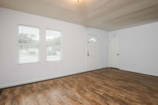 Building Photo - Charming 3-Bedroom Home in North Charleston