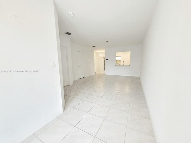 Building Photo - 541 NE 4th Ln