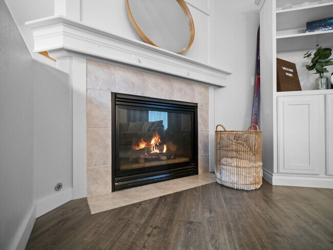 Building Photo - Bright & Comfortable 3 Bedroom Home (Furnished)