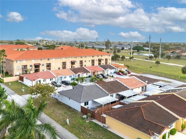 Building Photo - 7570 NW 173rd Ln