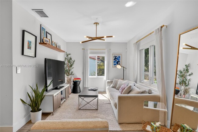 Building Photo - 837 Alberca St