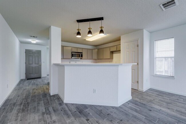 Building Photo - 234 Bastian Ln