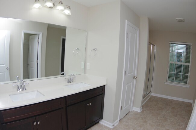 Building Photo - 129 Vermillion Dr