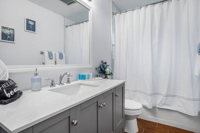 Building Photo - 114 Lassere Cir