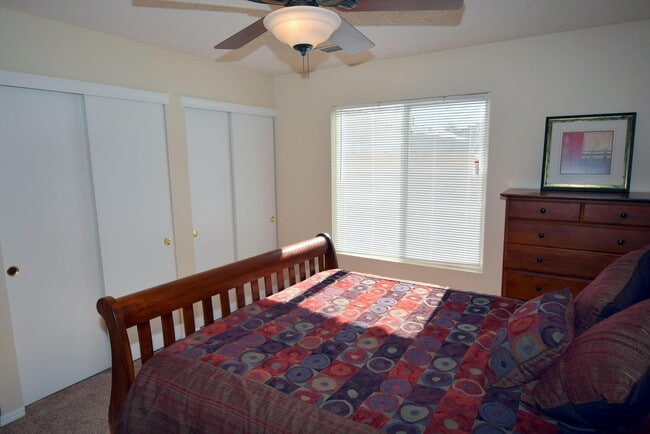 Building Photo - VISTA DEL NORTE 2 bedroom 2 bath 2/CG