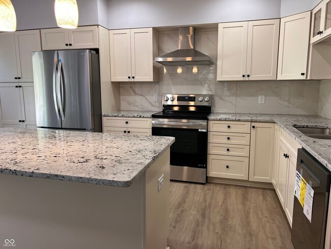 Building Photo - 1402 Kessler Blvd E Dr