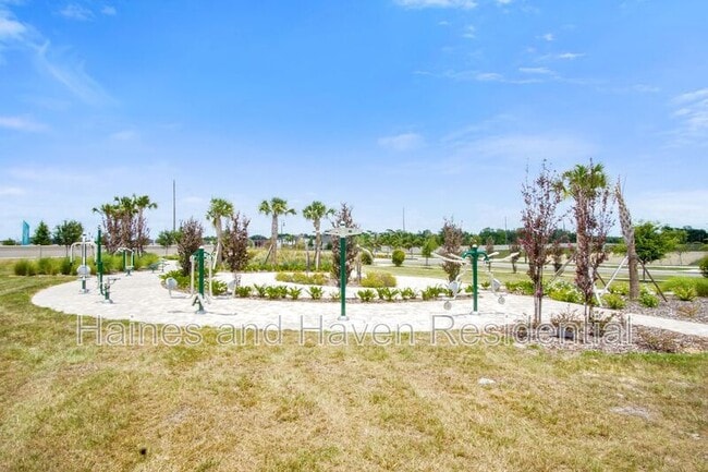 Building Photo - 5714 Somerset Dr