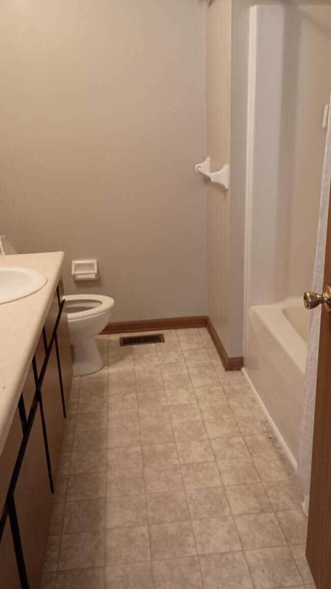 Building Photo - 3050 Colony Ln