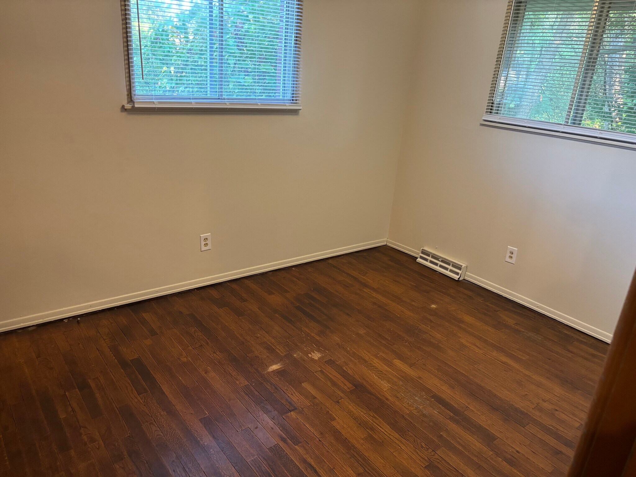 Bedroom with 2 windows - 2454 S Old Highway 141