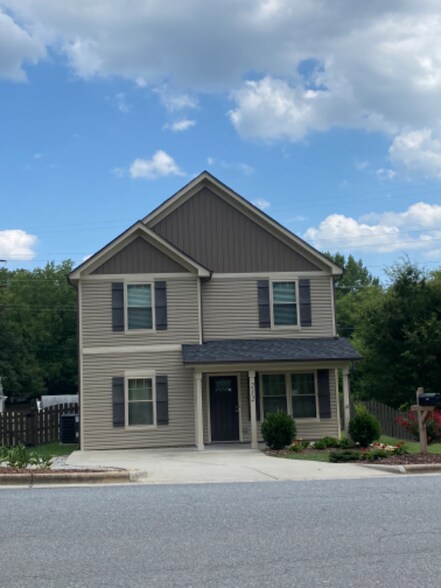 Primary Photo - 212 Old Centergrove Rd