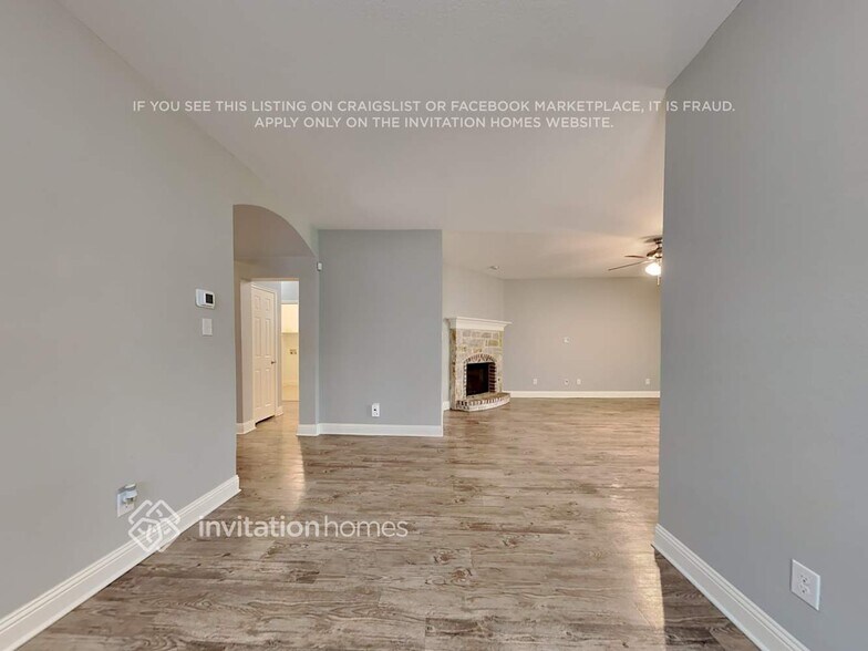 Building Photo - 1304 Roadrunner Dr