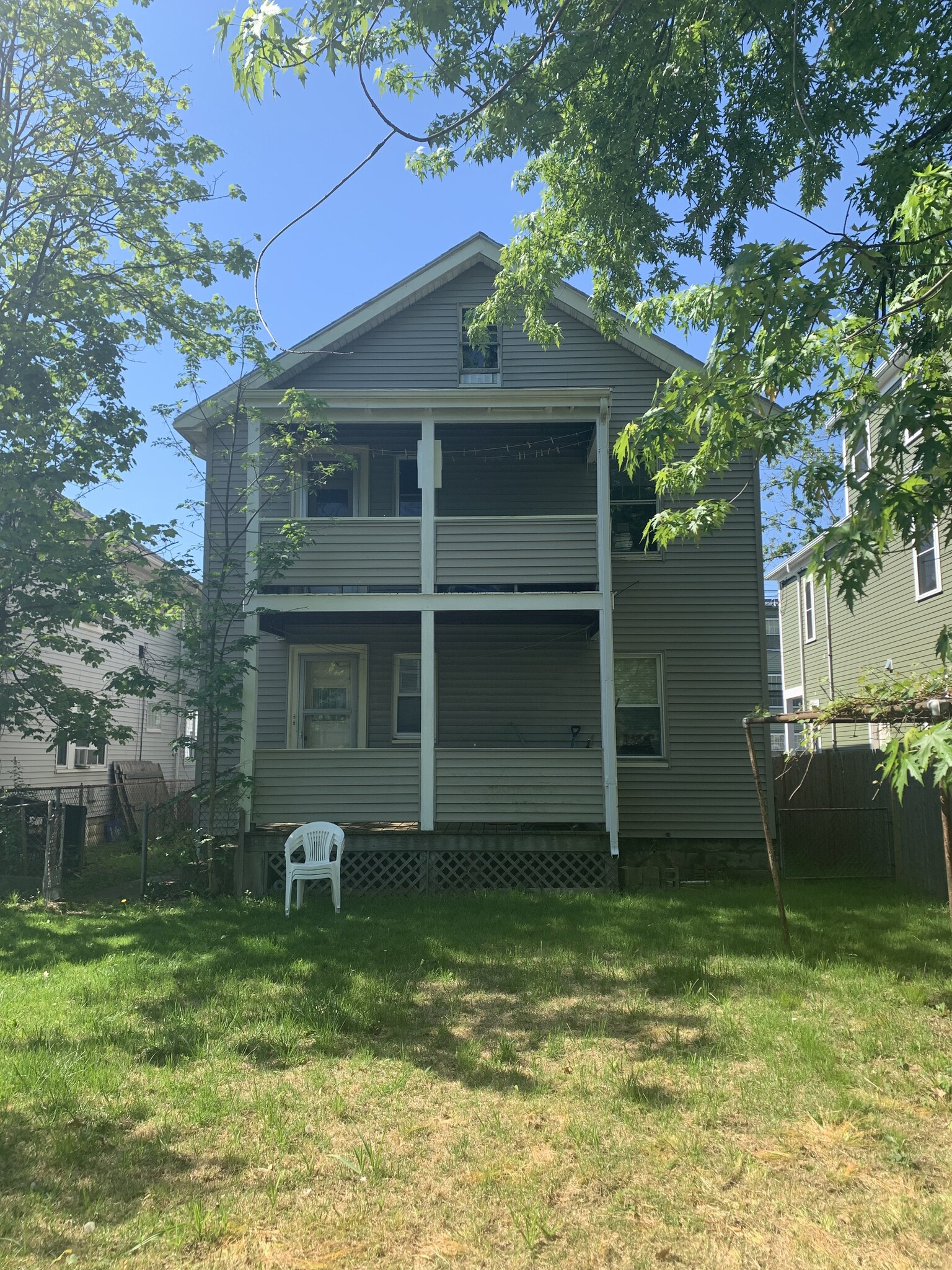 Back of the house (view of porches) - 48 Raymond St