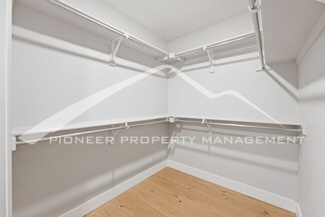 Building Photo - Stunning Home with Central AC and 2-Car Garage