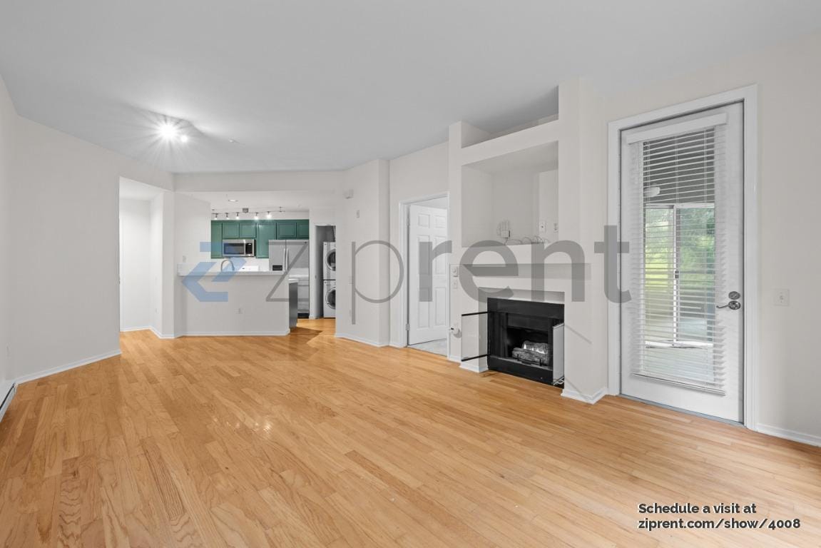 Building Photo - 240 Caldecott Ln