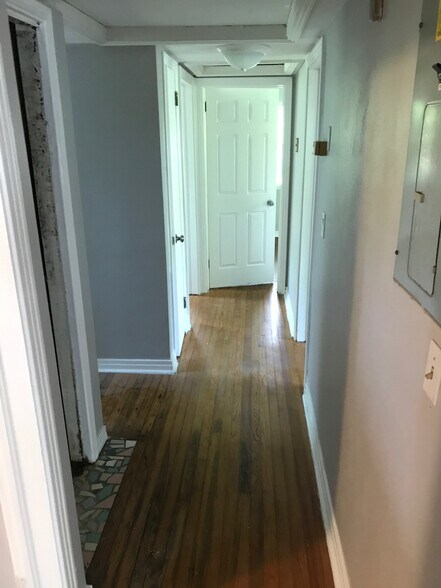 Hallway - 3638 Jammes Rd