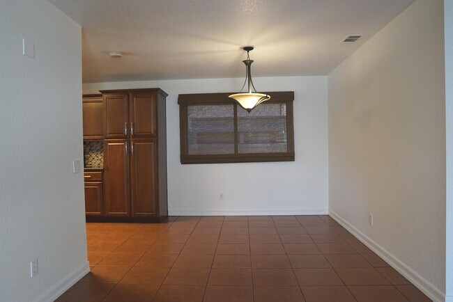 Building Photo - 53805 Avenida Martinez