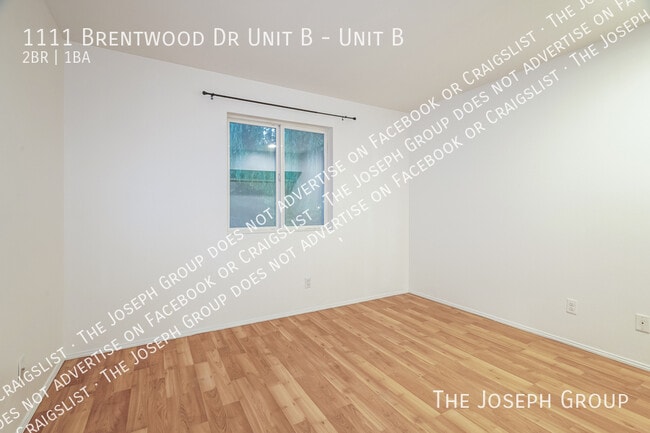 Building Photo - 1111 Brentwood Dr