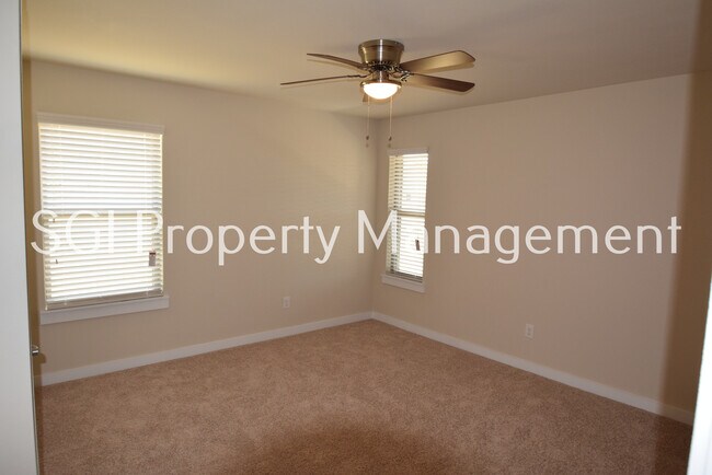 Building Photo - 523 Wood Dr