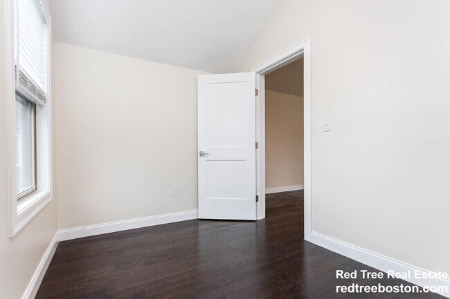 Building Photo - 476 Fulton St