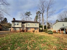 Building Photo - 1326 Oak Tree Ln