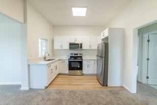 Building Photo - 2612 Kapiolani