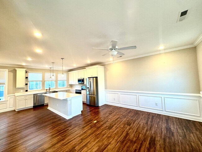 Building Photo - Experience Modern Coastal Living!