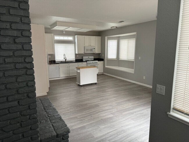 Building Photo - Remodeled 4-bedroom Oakley Rental Opportunity!