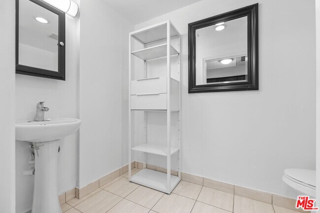 Building Photo - 5633 Carlton Way