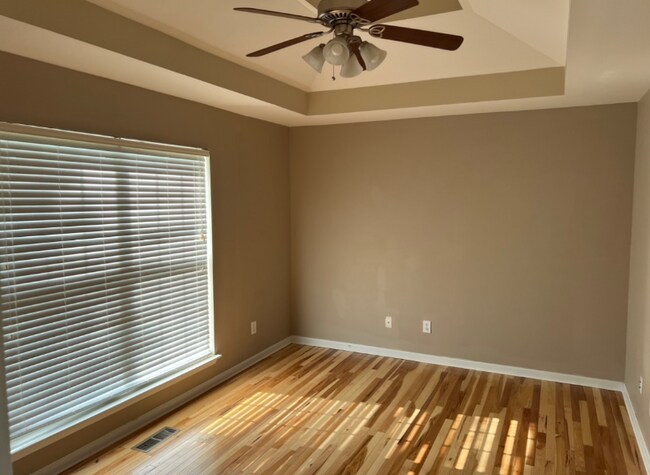 Building Photo - 305 Alexis St