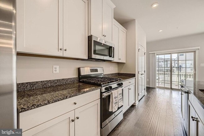 Building Photo - 2911 Stagg Ln