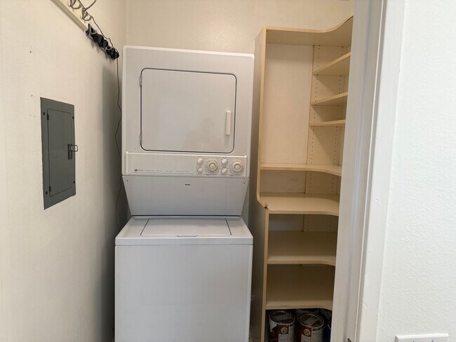 Building Photo - SAN CARLOS - Newly Remodeled 1 Bedroom Con...
