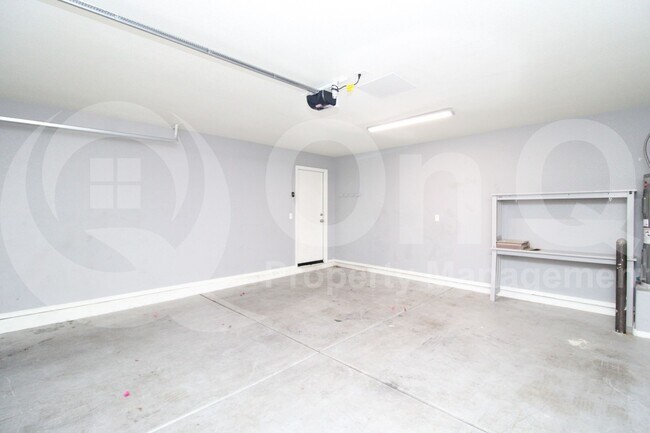 Building Photo - 6333 W Valencia Dr