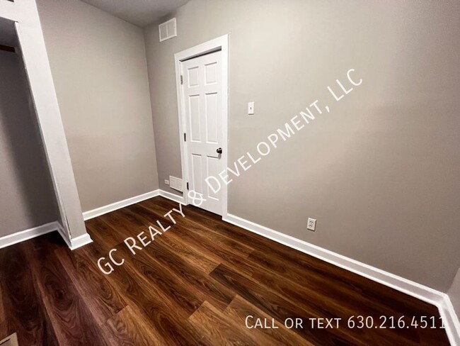 Building Photo - 1439 N Artesian Ave
