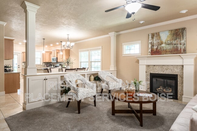 Building Photo - 994 E Winding Creek Dr